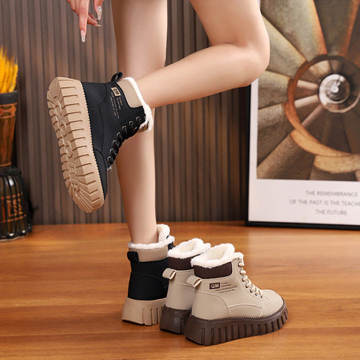 Women's lined lace-up boots with fleece and thick rubber sole