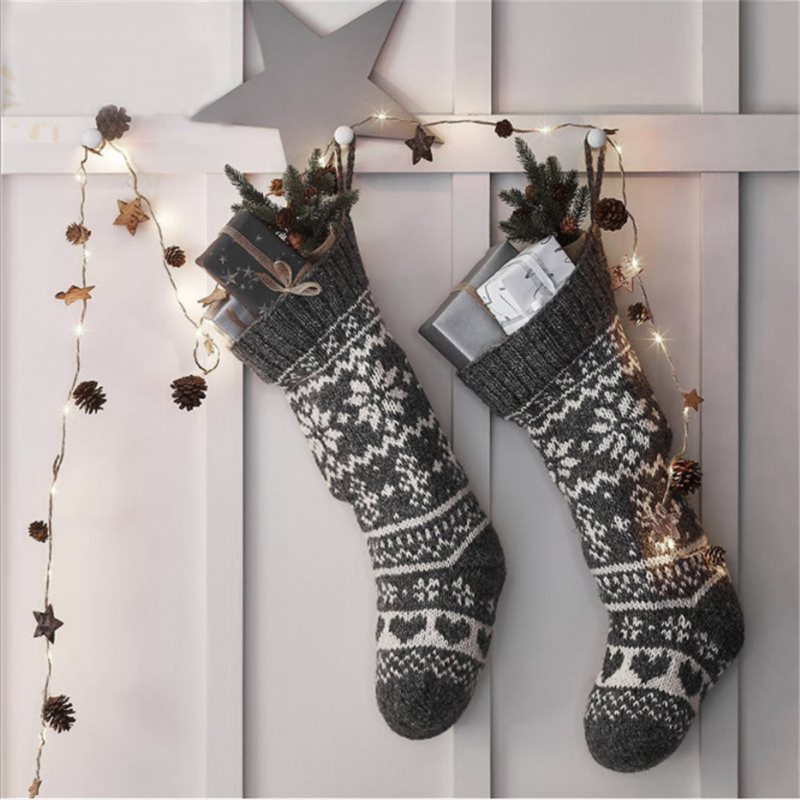 String lights with pine cones or stars, 2 m with 20 warm white LEDs