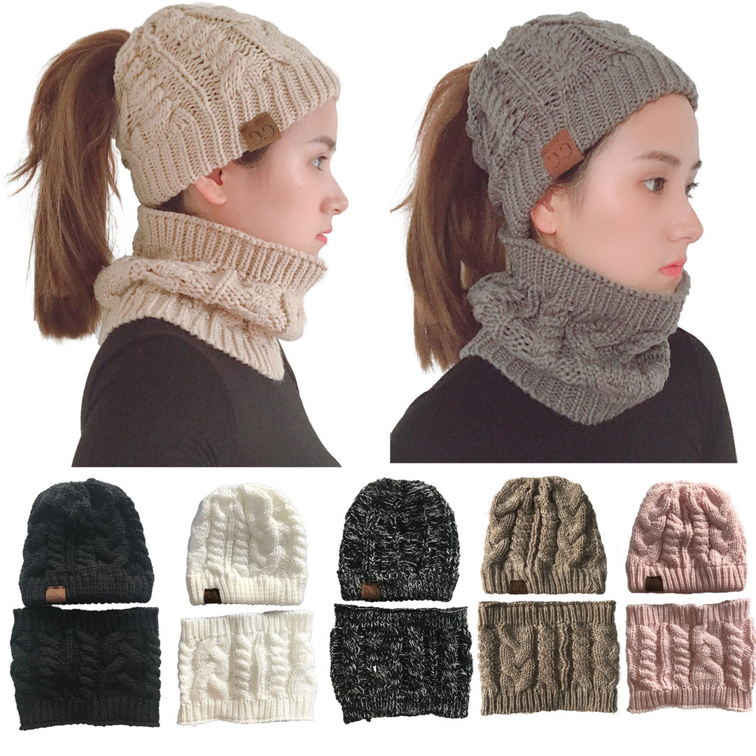 Women's knitted hat with detachable snood – stretchy and warm
