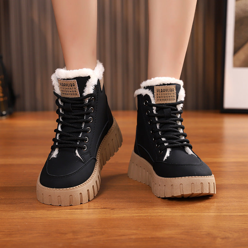 Women's lined lace-up boots with fleece and thick rubber sole