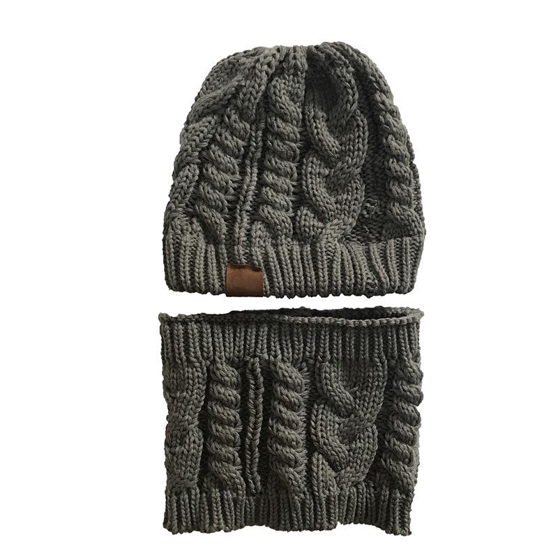 Women's knitted hat with detachable snood – stretchy and warm