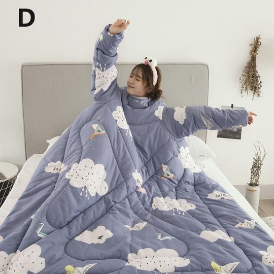 Blanket with sleeves – quilted duvet for reading and gaming in
