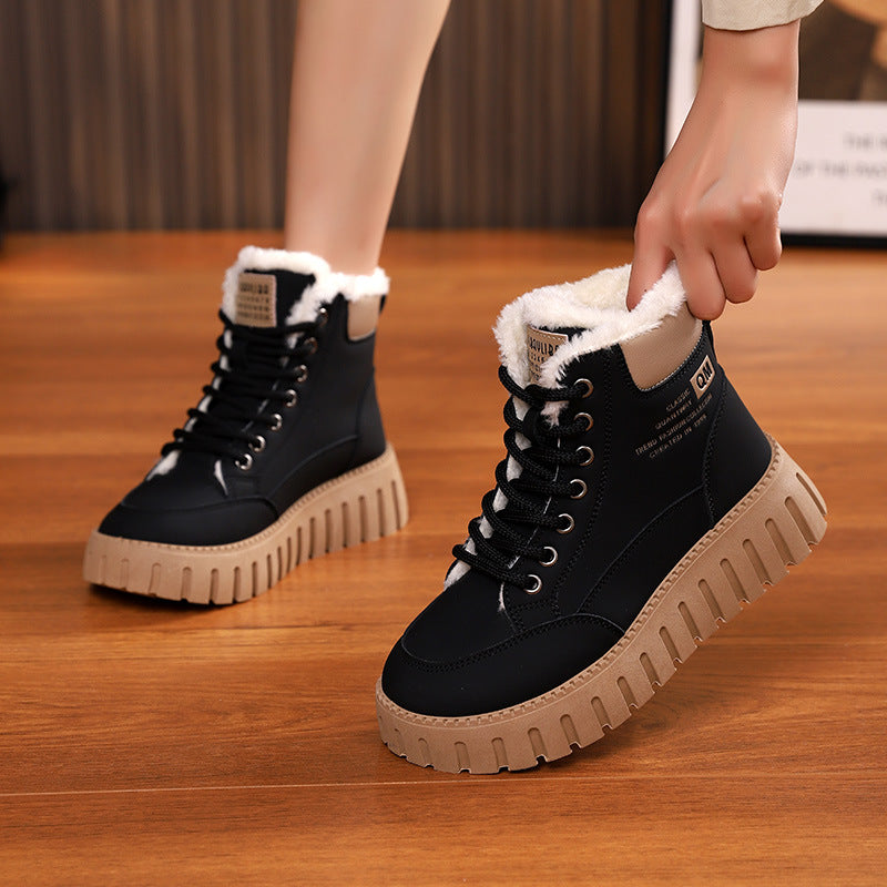 Women's lined lace-up boots with fleece and thick rubber sole