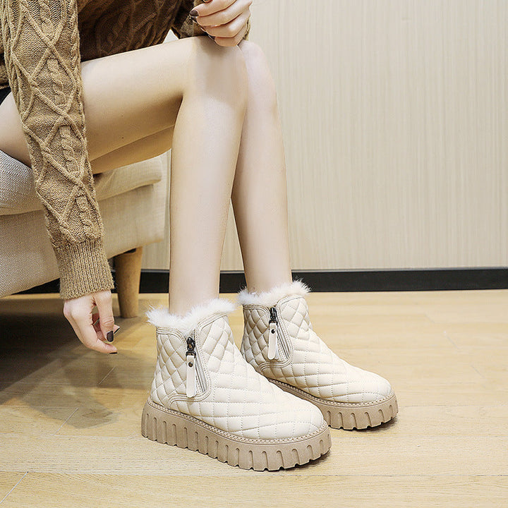Women's lined ankle boots with platform sole and check pattern