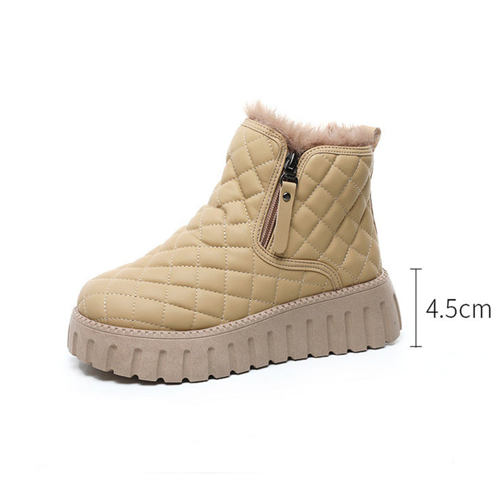 Women's lined ankle boots with platform sole and check pattern