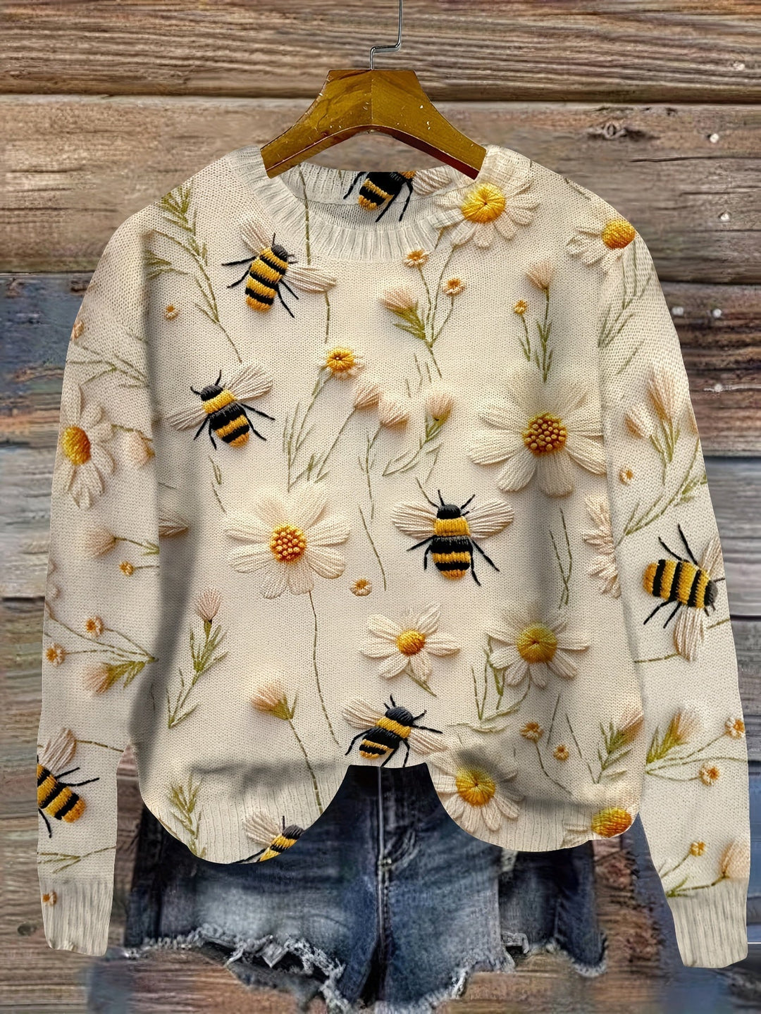 Trendy Women's Jumper with Bee Motif - Sophie