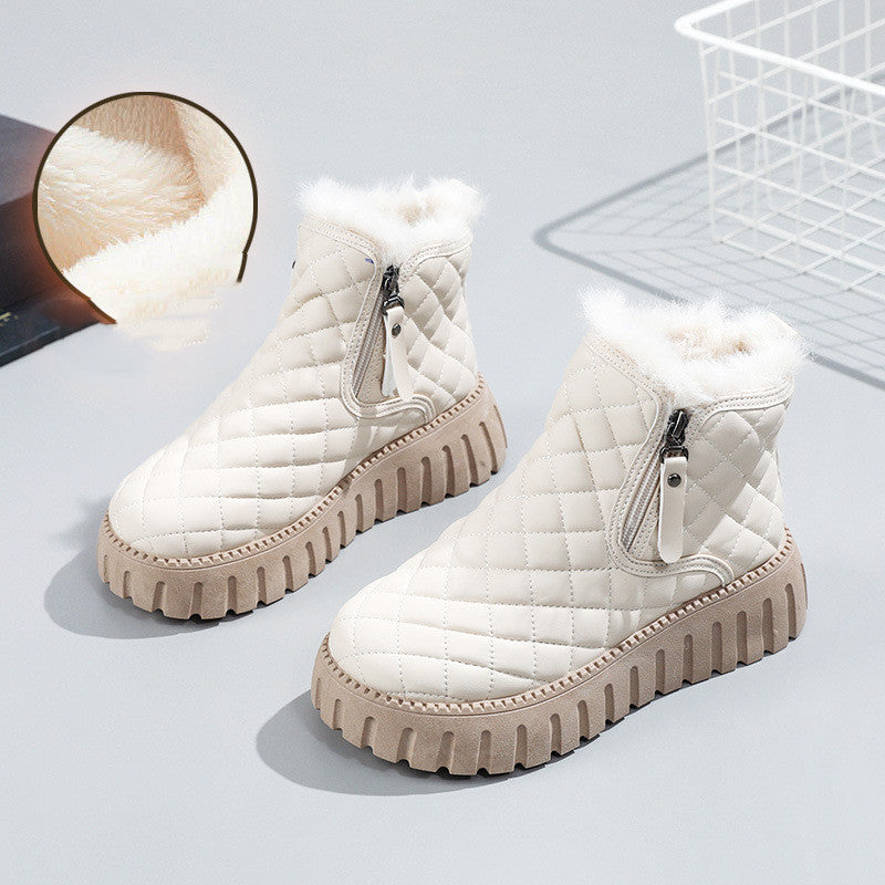 Women's lined ankle boots with platform sole and check pattern