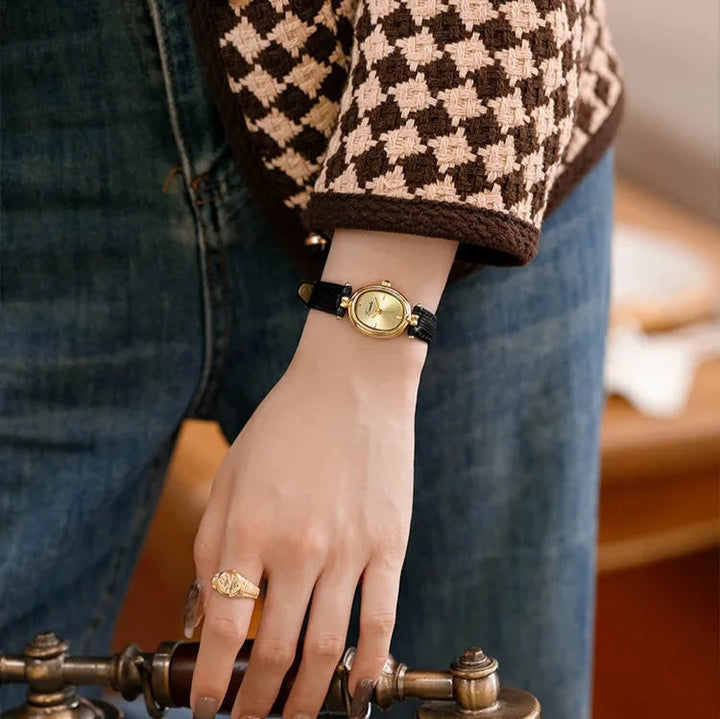 Sienna - Elegant Quartz Watch with Gold-Tone Strap