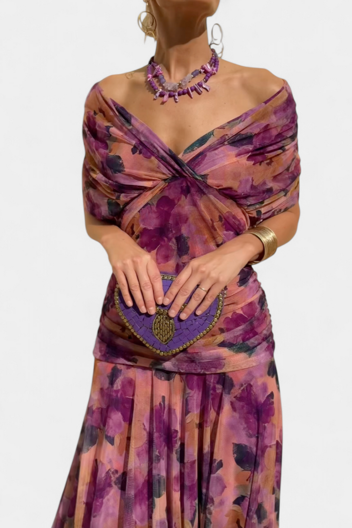 Long, Elegant, Flowing Women's Dress – V-Neck, Refined Design