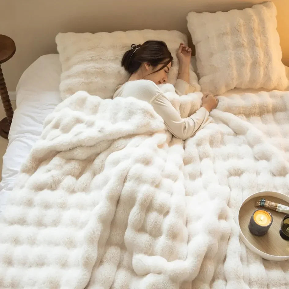The Plush Blanket Everyone Is Talking About! - WarmWol