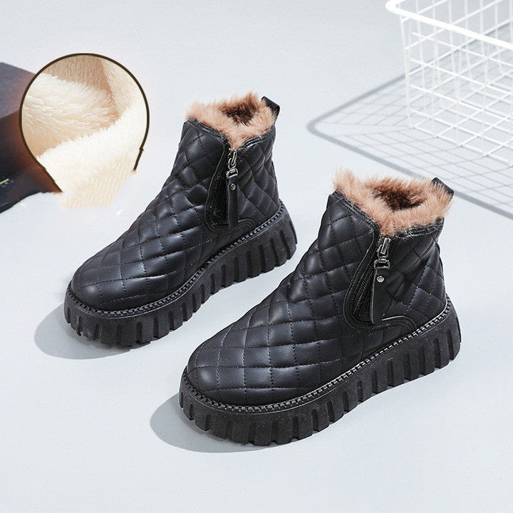 Women's lined ankle boots with platform sole and check pattern