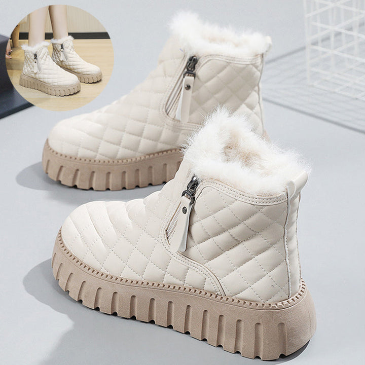 Women's lined ankle boots with platform sole and check pattern